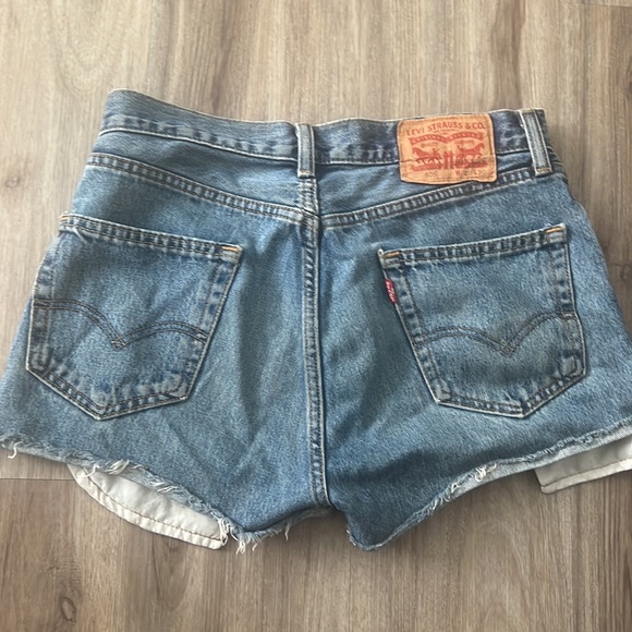 Levi’s Jean shorts - Picture 2 of 2